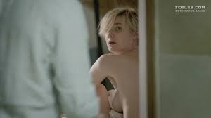 Голая Элизабет Дебики в сериале «Ночной администратор», 2016  ZCELEB.COM