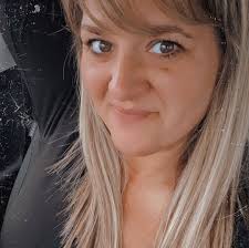 If I was getting ēāteņ by a bear I would get a pet in real quick