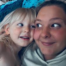 What are the other breeds in Oakley's mix?