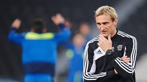 Es ist gefährliches spiel, also eine rote karte. Bayer Und United Greifen Nach Dem Achtelfinale Uefa Champions League Uefa Com