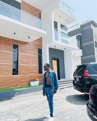 Jun 10, 2021 · popular nigerian musician, wizkid, has reacted to the oil portrait a talented fan made of his picture. Wizkid S Former Artiste L A X Shows Off His New Multi Million Naira Mansion Pictures Naija Super Fans
