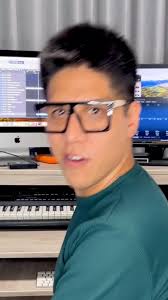 OFFICIAL VIDEO) COMO CORDERO YO SALTARÉ