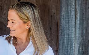 Dena Campbell's Instagram, Twitter & Facebook