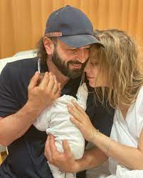 Jun 21, 2021 · лиза арзамасова — та самая «галина сергеевна» из телесериала «папины дочки».самый умный ребенок в семье, заучка и серая мышь в очках. Bec7mcvqexgf1m