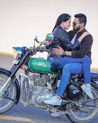 Couple were celebrating their first wedding anniversary. Pre Wedding Shaadi Plans Pre Wedding Poses Pre Wedding Shoot Ideas Wedding Photoshoot Poses