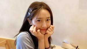 A widowed father and taxi driver who drives a german reporter from seoul to gwangju to cover the 1980 uprising, soon finds himself regretting his decision after being caught in the violence around him. Pyo Ye Jin Replaces April S Naeun In Korean Drama Taxi Driver