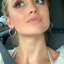 Krystal Carbonell's Instagram, Twitter & Facebook