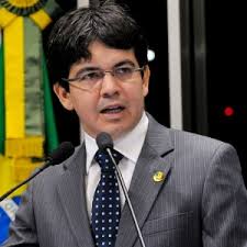 Maybe you would like to learn more about one of these? Vaidoso Randolfe Reclama Da Propria Voz E Diz Que Recusara Doacao De Banco 19 05 2014 Uol Noticias