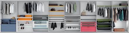 Gli accessori interni per armadi sono elementi essenziali per organizzare e tenere in ordine il guardaroba o la cabina armadio. Come Organizzare L Interno Di Un Armadio Su Misura Arredi E Mobili