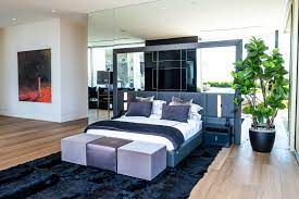 This sprawling mediterranean ocean view mansion has all the the latest updated and top of line finishes. Is La In A Giga Mansion Glut Greater La Kcrw