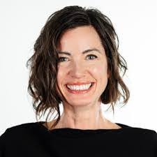 Elizabeth Reasoner's Instagram, Twitter & Facebook