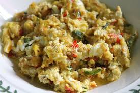 6 lembar daun jeruk, buang tulang daunnya, iris tipis. Sambal Telur Pecah Bercili Pedas Yang Sedap Azie Kitchen