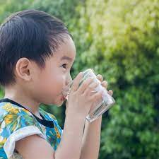 Toddlers aged between 12 and 23 months old need two to three servings (16 to 24 ounces) of whole cow's milk or the equivalent each day. Recommended Drinks For Young Children Ages 0 5 Healthychildren Org