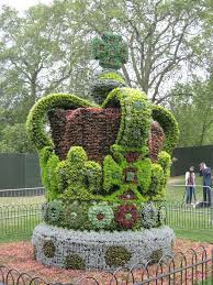 Garden Designs Ideas 2018 Diamond Jubilee Topiary Crown St James Park London England Just One Garden Design St James Park London London Park