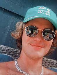 Pin By Mekenna Montgomery On Outer Banks Mirrored Sunglasses Men The Pogues Mirrored Sunglasses