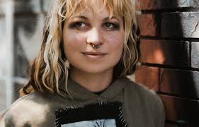 Un premier roman qui intéresse tout le monde