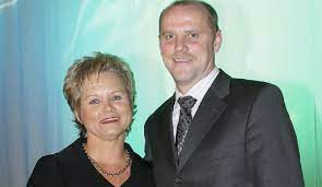 Find family history information in a whole new way create a free family tree for yourself or for astrid schaaf and we'll search for valuable new information for you. Die Ehefrauen Der Fussballtrainer Auch Die Coaches Haben Ihre Wags Seite 5