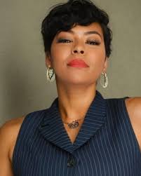 Natasha really shouldn't have play with Dave's heart. She's a tease. But he  also shouldn't of called her names. But she didn't talk to him. Also she  needed to put her phone