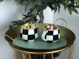 Siyah Beyaz El Boyamasi Kupa Sunum Onerileri Kupalar