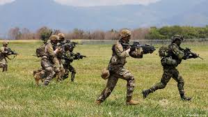 Fue la primera división militar colombiana en combatir en asia y sirvió junto a la séptima y la vigésimo quinta divisiones de la infantería de ejército de los estados unidos durante la guerra de corea. Fuertes Combates En Frontera Entre Colombia Y Venezuela Las Noticias Y Analisis Mas Importantes En America Latina Dw 22 03 2021
