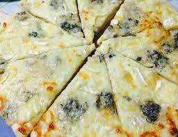 Mozzarella apare in toate retetele, restul branzeturilor fiind „la alegere. Gateste Gustos Cu Victor Pizza Quattro Formaggi