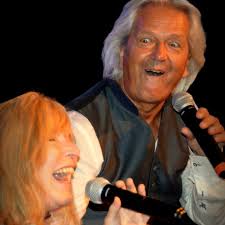 ✨️ Für Musikschüler PATRICK GEIGER ging ein Traum in Erfüllung: für seine  Familie und seine besten Freunde nahm er als Weihnachtsgeschenk eine CD auf  ! Alle seine Lieblingslieder mit ihm am Schlagzeug !