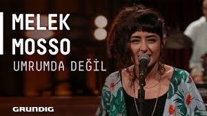 Oluşan hayran kitlesi de kısa ve uzun saçları hakkında çok tartışmıştır. Melek Mosso Kimdir Melek Mosso Roportaji Yordama