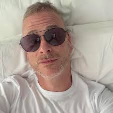 Does an ooni pizza oven give out a lot of smoke does anyone know 👍