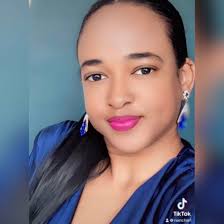 Nan entèvyou sa ke'l akòde MédiaMax, Doktè Esther Petit Homme ki se  Direktris Depatman Caribbean eSanté esplike ke Caribbean eSanté—yon  inisyativ Caribbean eShop Haiti—vize dijitalize sistèm sante peyi a. Lap  konekte lopital,