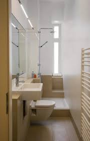 Petite Salle De Bains Idees Originales Amenagement Toilettes Douche Radiateur Pratique Amenager Petite Salle De Bain Douche Petit Espace Idee Salle De Bain