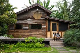A Couple S Dream Hawaiian Surf Shack Beach House Design Surf Shack Beach Cottage Style