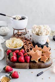 Chocolate Fondue Dessert Board Rich And Decadent Chocolate Fondue Is Perfect For Entertaining This Easy Dessert Bo Desserts Cooking Chocolate Fancy Desserts