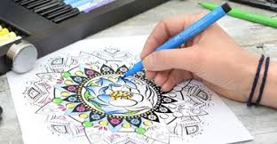 Pensil warna goldfaber dengan gradasi warna lengkap bisa digunakan untuk membuat sketsa, mewarnai, serta memberikan shading dalam warna beragam. 7 Cara Membuat Lukisan Lebih Bernilai