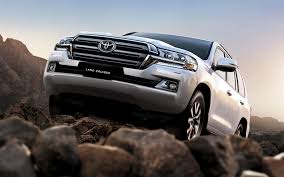 Used 2018 toyota land cruiser with 4wd, remote start, roof rack, navigation location: Download Wallpapers Toyota Land Cruiser 200 2018 4k New Cars White Suv Japanese Cars Besthqwallpapers Com Land Cruiser 200 Toyota Land Cruiser Land Cruiser