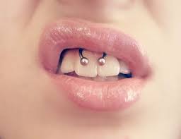 It's a subtle piercing that looks great and won't overwhelm your face. Smiley My Smiley Piercing Piercing Piercings Inspiring Picture On Favim Com Face Piercings Smiley Piercing Piercings For Girls