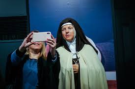 Fue ministra presidenta del consejo nacional de la cultura y las artes durante el primer gobierno de la presidenta michelle bachelet entre 2006 y 2010. Asi Fue La Inauguracion Del Museo De Cera De Las Condes