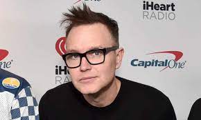 At the age of fifteen, hoppus got his first bass from his father after helping him paint his house. Wp04x86lrlprnm