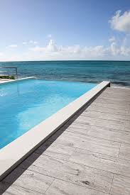 Infinity Pool Mit Blick Auf Das Meer Terrasse Terrassenplatten Terrassengestaltung