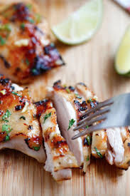 Sur Le Barbecue Le Poulet Au Chili Et A La Lime Recette Barbecue Poulet Chili Lime Chili Lime Chicken Easy Delicious Recipes Recipes