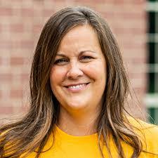 Ariel Riddle's Instagram, Twitter & Facebook