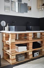 Make It Des Palettes Dans La Salle De Bains Bien Sur Utilisez Les Pour Creer Un Meuble De V Salle De Bains Palette Diy Meuble Salle De Bain Meuble Vasque