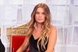 Oggi andrà in onda una nuova puntata del trono classico e ci sarà finalmente la messa in onda della scelta di amedeo barbato che, prevedibilmente, occuperà la puntata di uomini e donne andrà in onda su canale 5 e sarà successivamente disponibile sul sito video mediaset. Uomini E Donne Sophie Codegoni E La Scelta Arriva La Censura