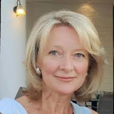 Lorraine Whitby's Instagram, Twitter & Facebook