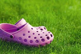 Demna gavasalia the renegade balenciaga designer had just sent crocs down his catwalk. Balenciaga Stellt Neue Crocs Collaboration Mit Stiletto Clogs Vor