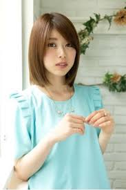 伸ばしかけの方にもおすすめのスタイル ギリギリ肩につかないくらいの長さ 巻いてもいいんですがあえてシンプルにストレートな感じも可愛いですよ 髪質にもよりますが 基本的には軽くブローか ストレートアイロンでスタイリングがおすすめ すこしクセが有る方に