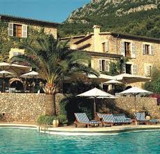 Sein gehalt bei juventus turin ist unglaublich und sein vermögen irre hoch. Cristiano Ronaldo Hielt Sich Im Hotel La Residencia Auf Mallorca Auf
