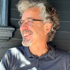 Excited to begin a new chapter! I'm thrilled to announce my new role as an  Engineering Program Management Leader at Apple, where I will be supporting  the Algorithms team within the Ads