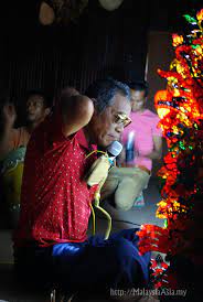 Adapun wayang kulit tertua yang pernah ditemukan diperkirakan berasal dari abad ke 2 masehi. Wayang Malaysia