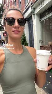 Carley Gordon's Instagram, Twitter & Facebook