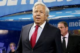 He is the chairman and chief executive officer (ceo) of the kraft group, a diversified holding company with assets in paper and packaging, sports and entertainment, real estate development and a private equity portfolio. Robert Capron Bio Alter Grosse Vermogen Wo Ist Er Jetzt